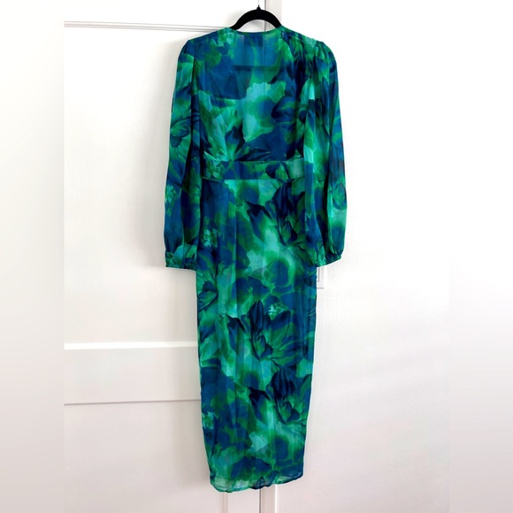 SOLD ☑️Runway the Label MIDI DRESS - GREEN - Picture 4 of 8